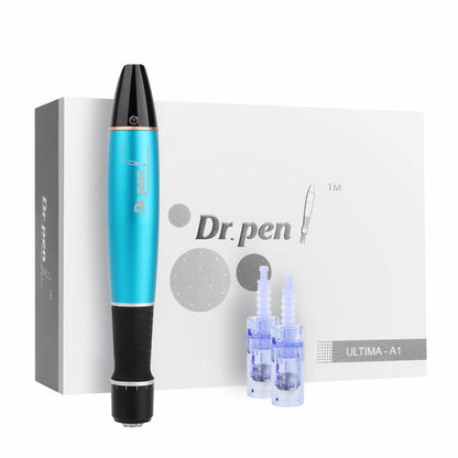 Dr. Pen Ultima A1 microneedling-pluma en azul con dos cabezales de aguja estériles y embalaje original – kit profesional microneedling para rejuvenecimiento de la piel.