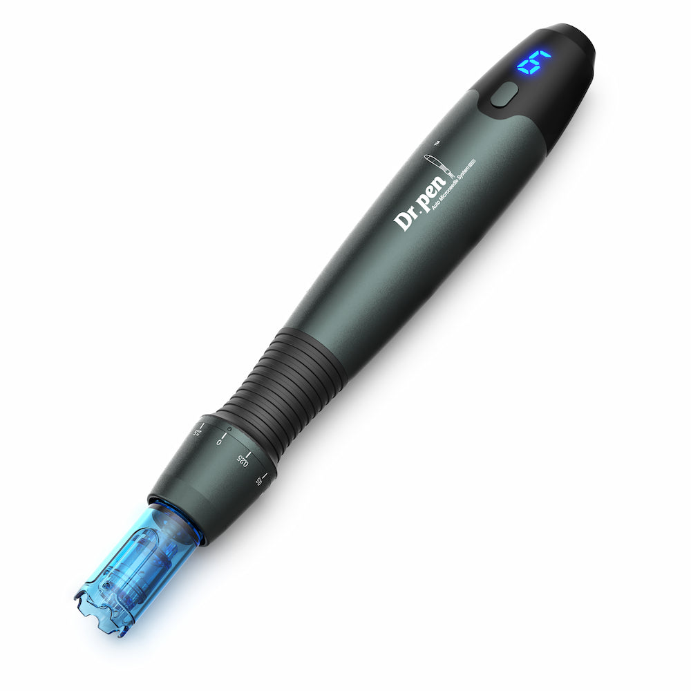 Dr. Pen A20 microneedling-pluma con cabeza de aguja azul, pantalla digital y profundidad de aguja ajustable para rejuvenecimiento avanzado de la piel y estimulación de colágeno.