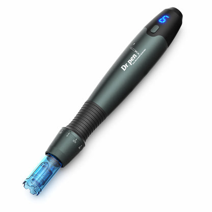 Dr. Pen A20 microneedling-pluma con cabeza de aguja azul, pantalla digital y profundidad de aguja ajustable para rejuvenecimiento avanzado de la piel y estimulación de colágeno.