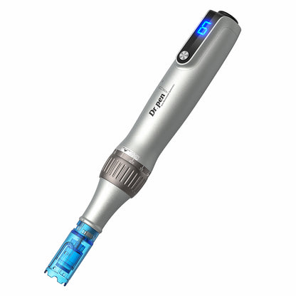 Dr. Pen M8S microneedling-pluma con pantalla LED, profundidad de aguja ajustable y cartucho de aguja montado para tratamiento profesional de la piel.