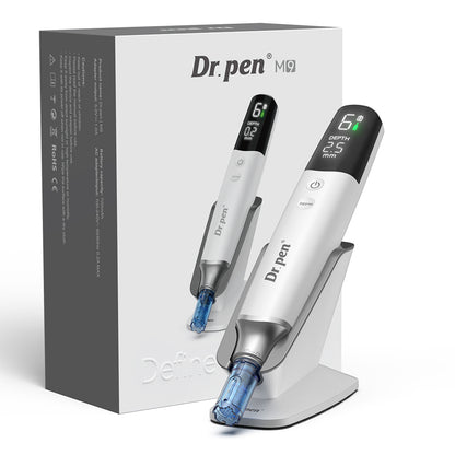 Dr. Pen M9 bolígrafo de microneedling con embalaje original, base de carga y pantalla digital para tratamiento profesional de la piel.