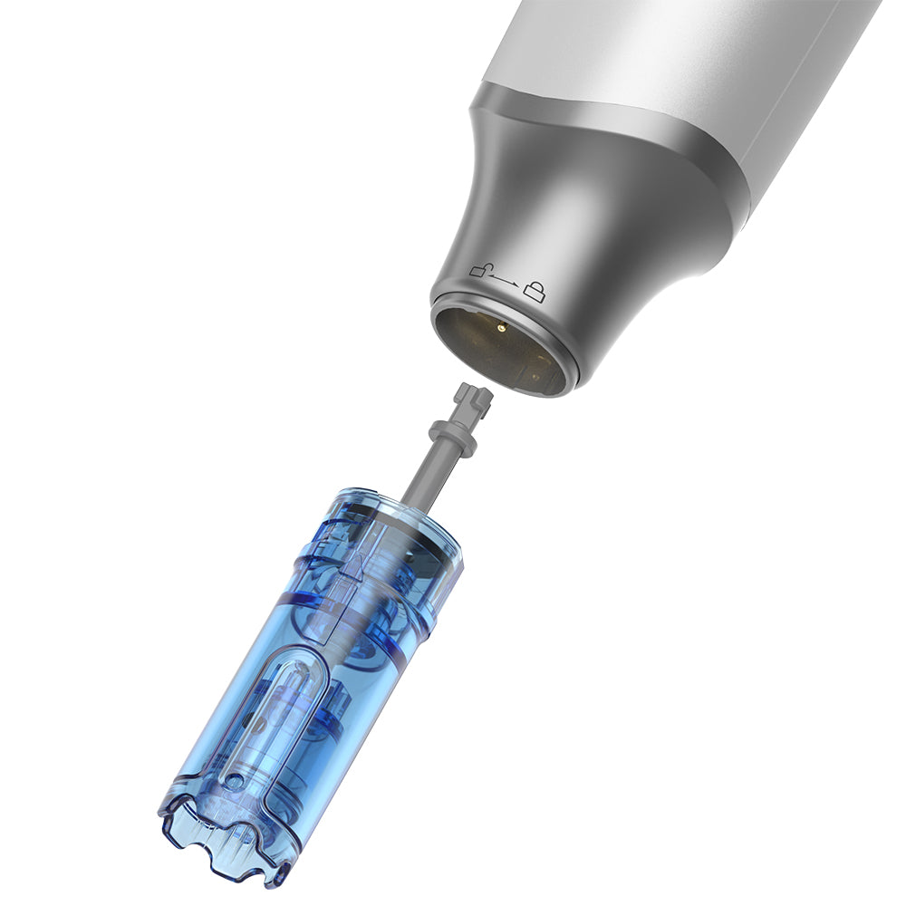 Primer plano de Dr. Pen M9 y cartucho de aguja reemplazable para un tratamiento de microneedling seguro e higiénico.