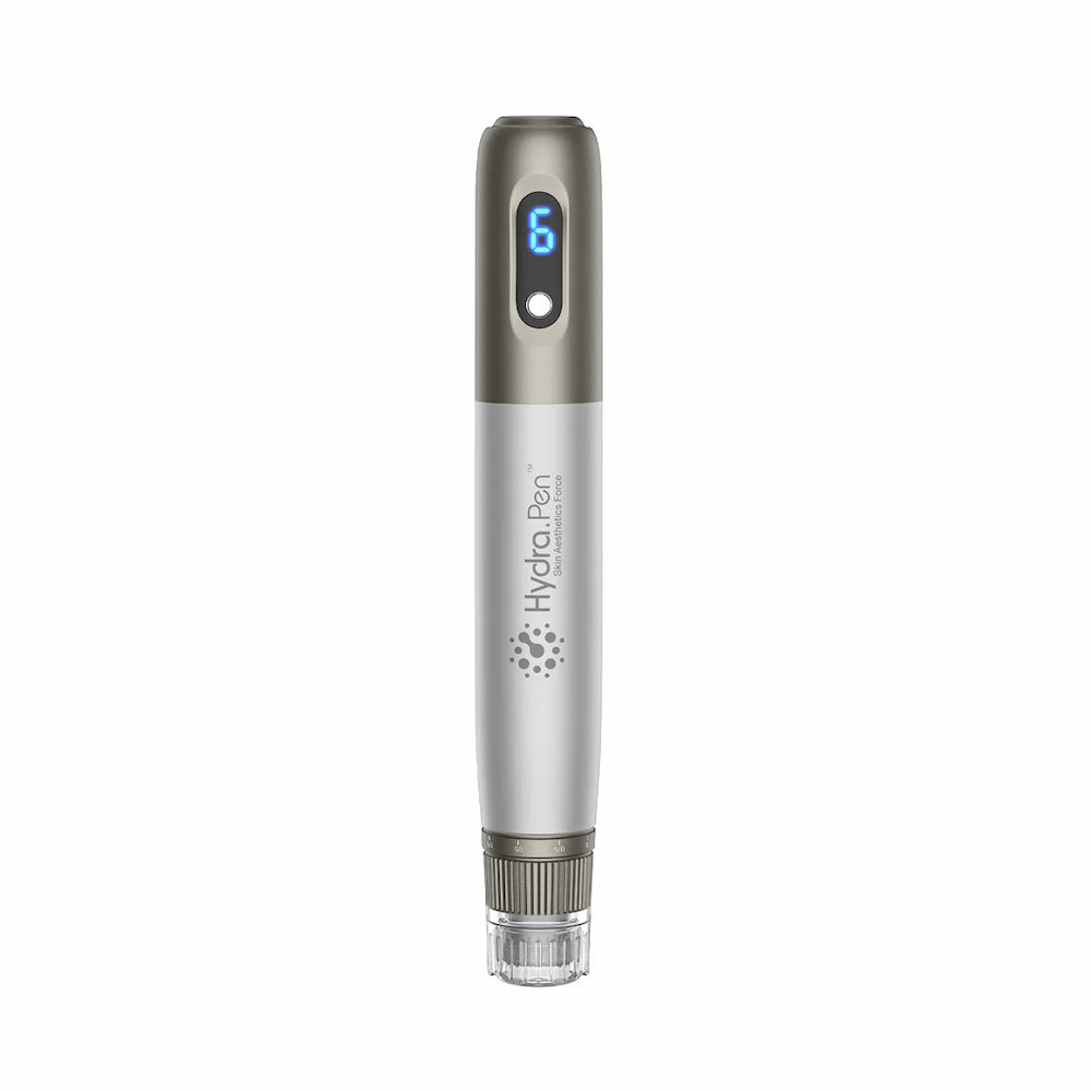 HydraPen h3 microneedling-pluma en vista frontal con pantalla LED digital – herramienta profesional para rejuvenecimiento de la piel e infusión de suero.