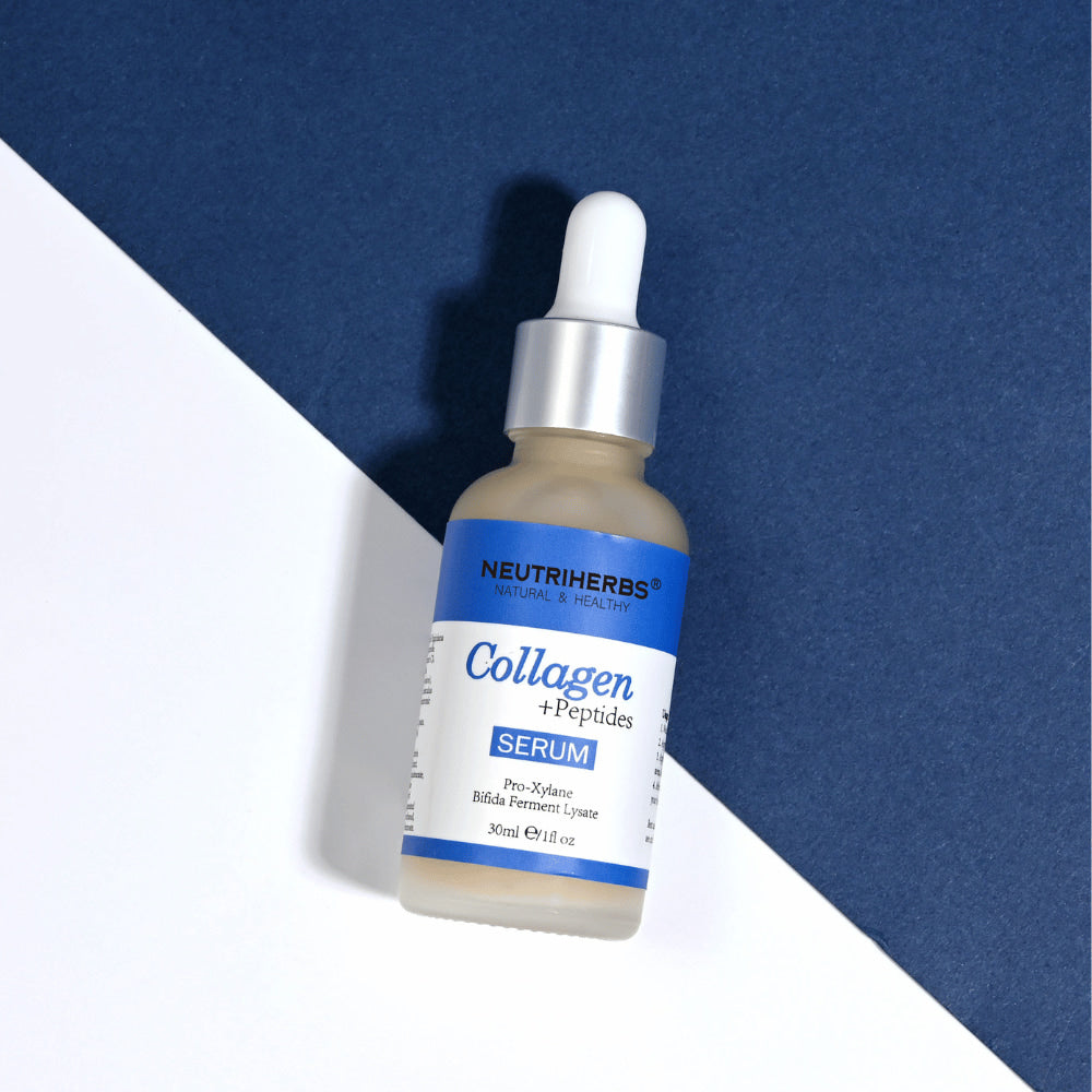 Neutriherbs Collagen + Peptides Serum 30 ml sobre un elegante fondo azul y blanco. Sérum facial hidratante con péptidos y colágeno que contribuye a una piel más firme, una elasticidad mejorada y una textura de piel más suave.