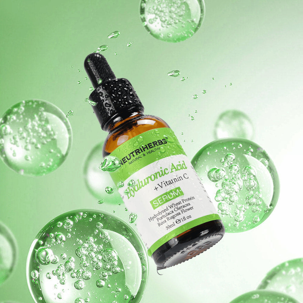 Neutriherbs Hyaluronic Acid + Vitamin C Serum 30 ml con ácido hialurónico y vitamina C. Sérum facial hidratante que proporciona hidratación intensa, mejora la luminosidad de la piel y ayuda a reducir las líneas finas para una piel suave y fresca.